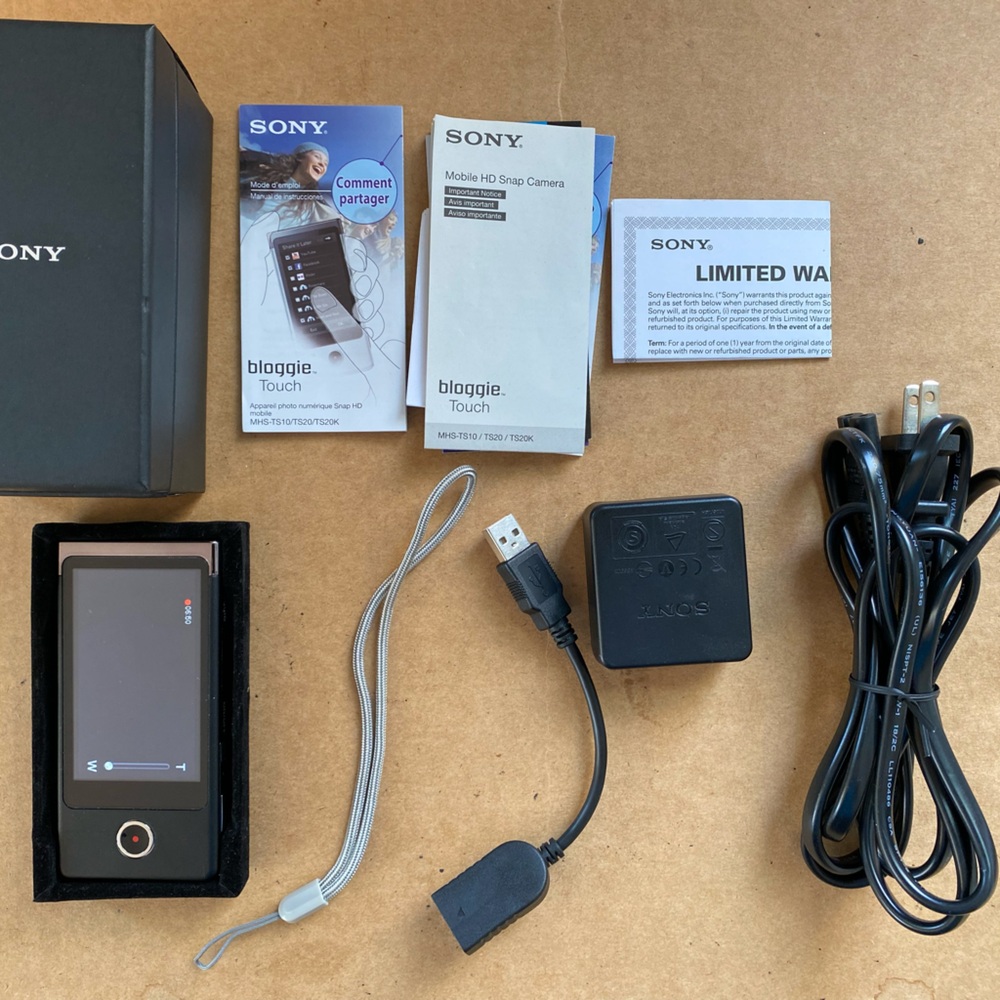 Sony Bloggie Touch MHS-TS10 Mobile Snap Camera